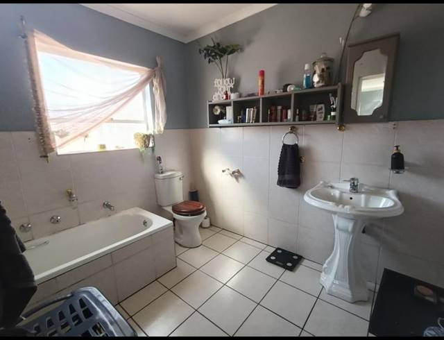 3 BEDROOM HOUSE FOR SALE IN CASSELDALE
